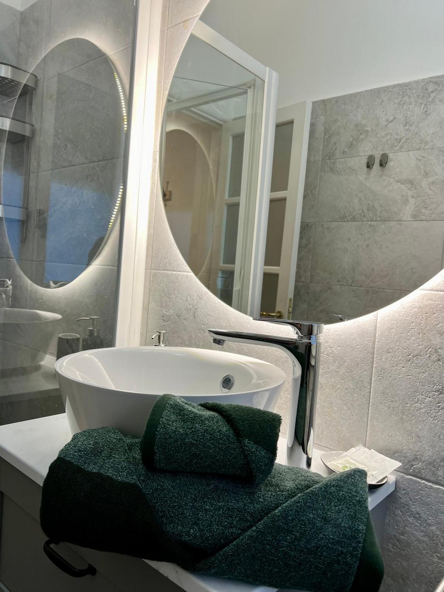 La Bella Milano Charme Apartment 3 Km Away From Duomo/ Netflix & Wi-Fi Included Zewnętrze zdjęcie