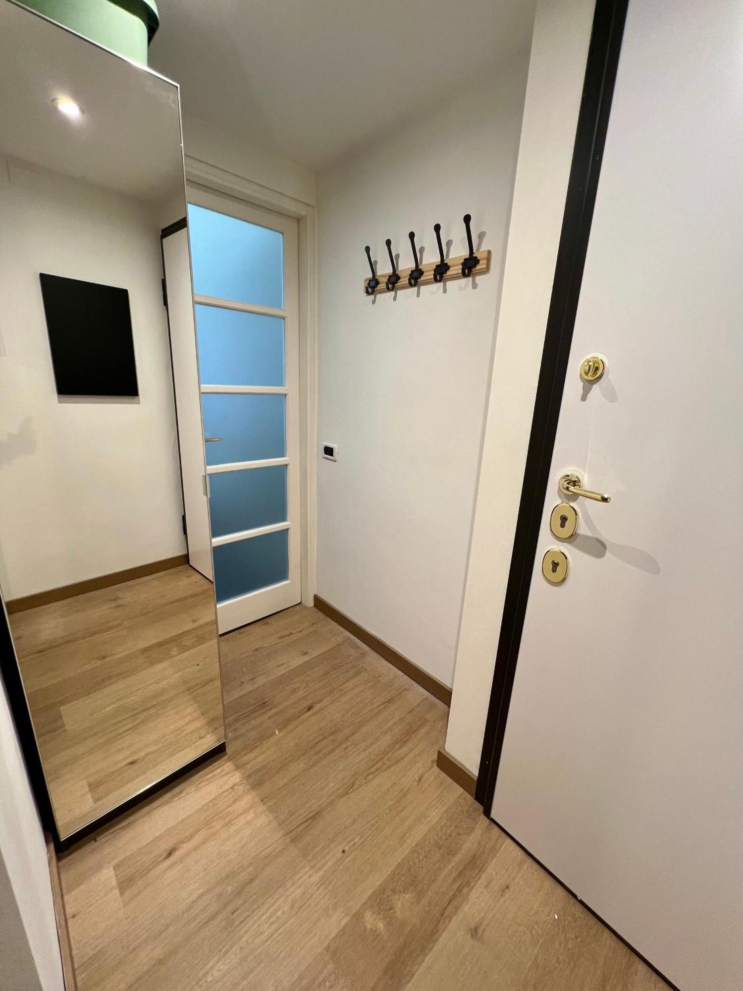 La Bella Milano Charme Apartment 3 Km Away From Duomo/ Netflix & Wi-Fi Included Zewnętrze zdjęcie