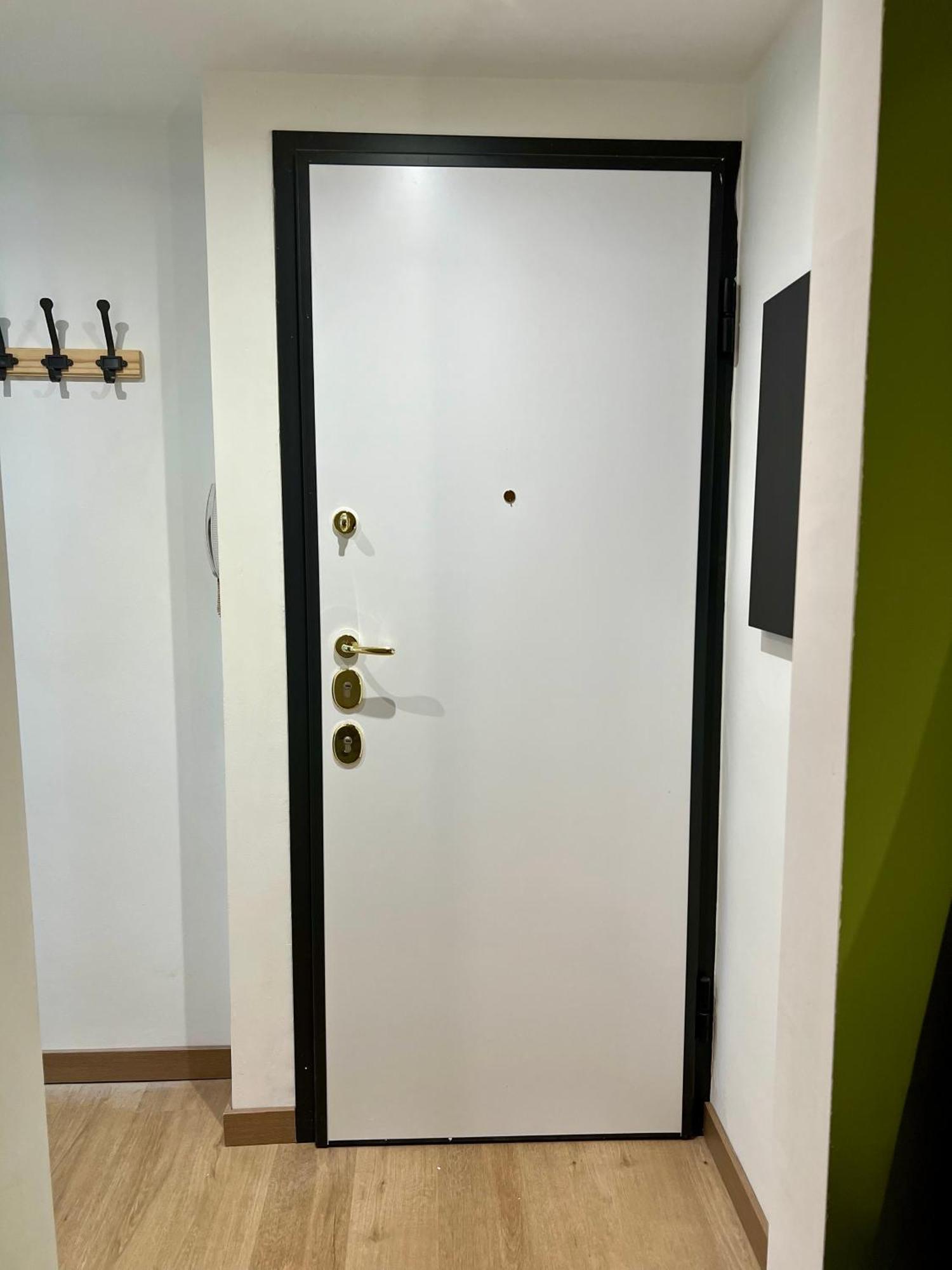 La Bella Milano Charme Apartment 3 Km Away From Duomo/ Netflix & Wi-Fi Included Zewnętrze zdjęcie