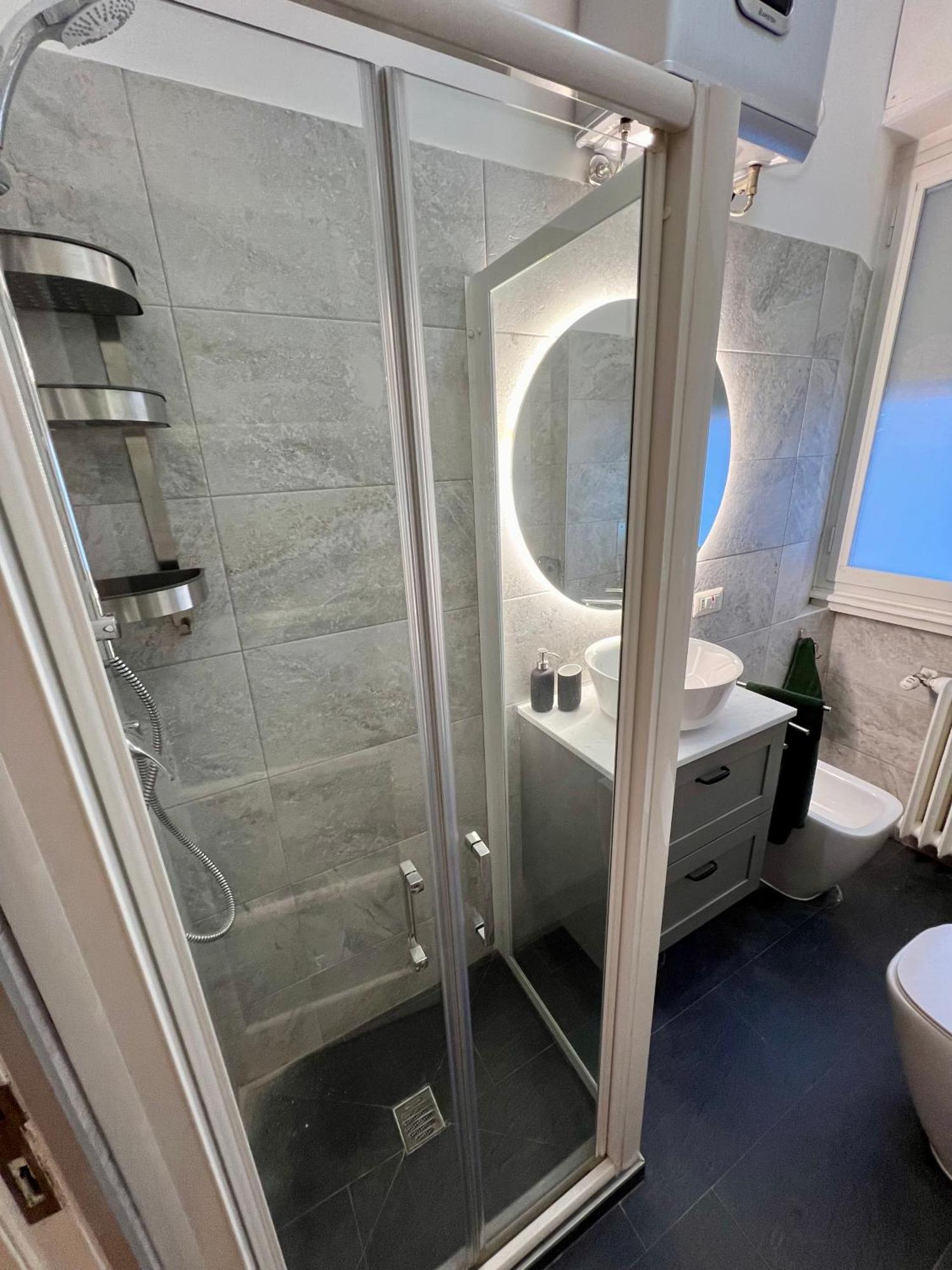 La Bella Milano Charme Apartment 3 Km Away From Duomo/ Netflix & Wi-Fi Included Zewnętrze zdjęcie